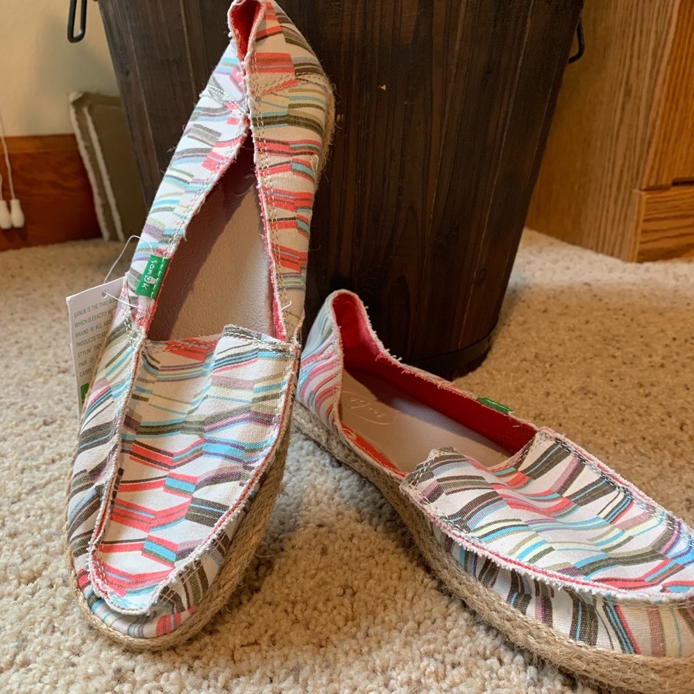 NWT Sanuk loafers, super fun pattern.